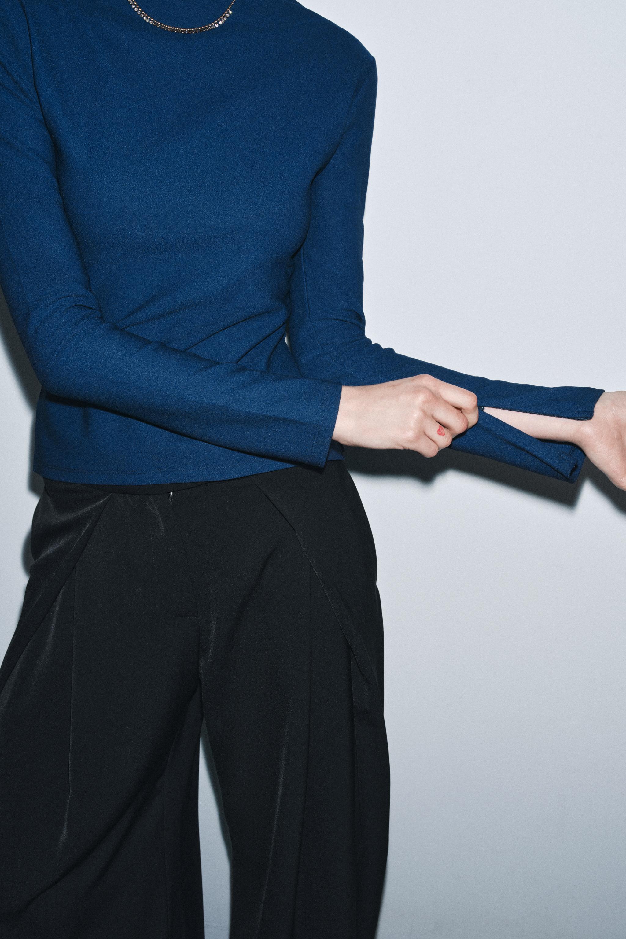 CREPE MOCK NECK T-SHIRT